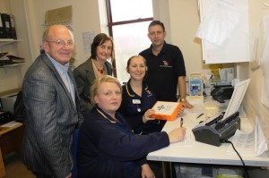 Nia and Keith with acute response team based in PPH (1)