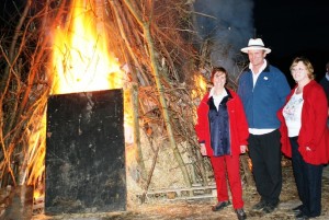 MP lights Jubilee Beacon at Cwrt Farm – Nia Griffith MP